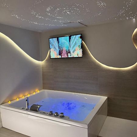 Spa Privatif - Love Room Luxe - Proche Disney Marles-en-Brie Exterior foto